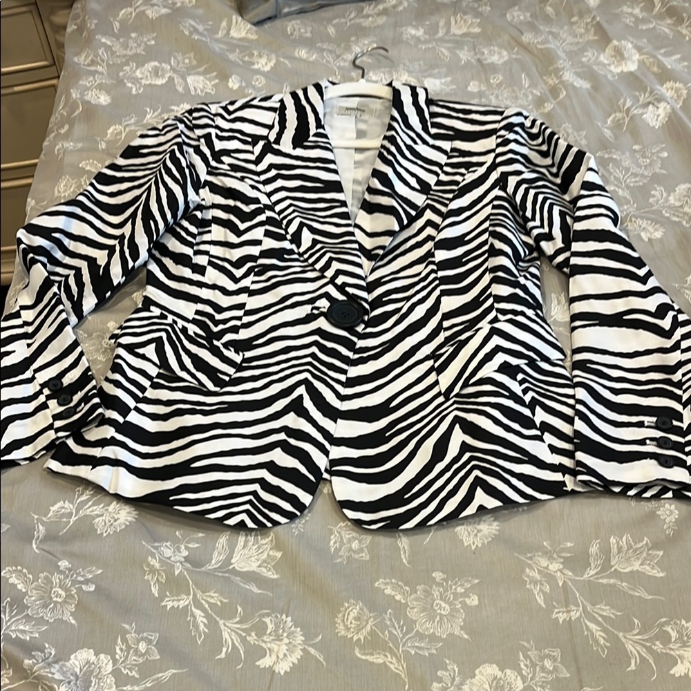 Stylish  Silk Black and White Zebra Print Women's Jacket
New never worn - Picture 5 of 12